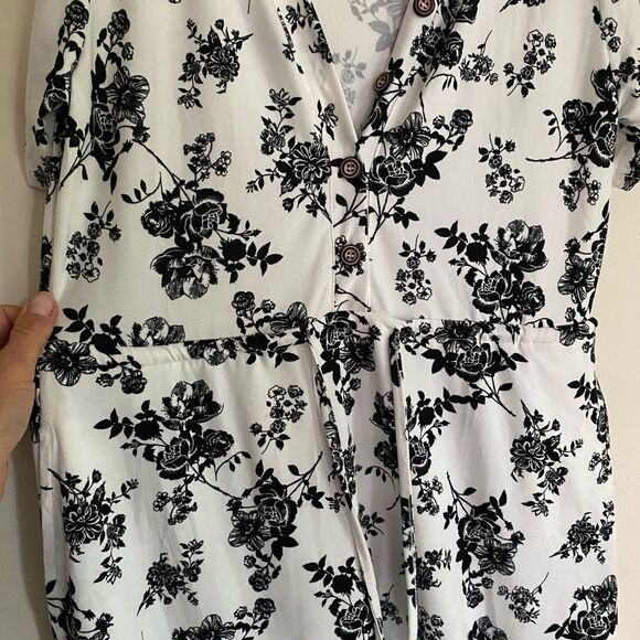 Black and White Flutter Sleeve Wrap Sundress - Picture 3 of 8